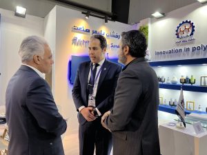 سرپرست سازمان صنعت، معدن و تجارت استان تهران، آقای دکتر سیجانی ، در ایران پلاست هفدهم در غرفه شرکت دانش بنیان رخشان پلیمر صنعت حضور یافتند